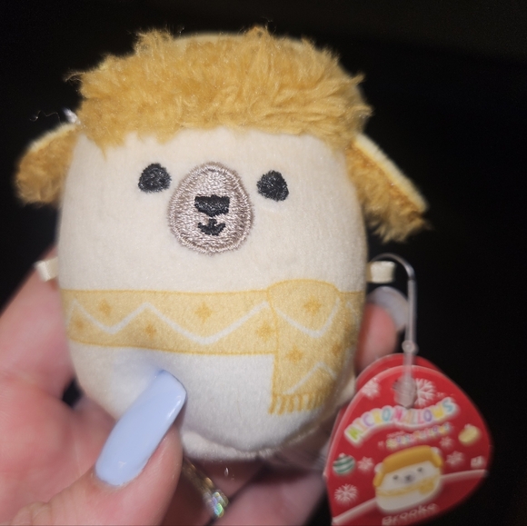 NWT Brooke The Polar Bear with Winter Hat Micromallow Holiday Squishmallow - Picture 5 of 7